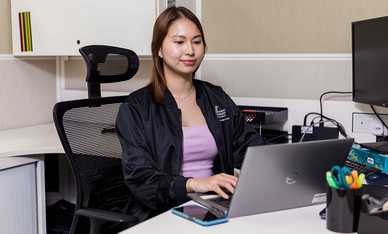 photo of Leow Hui Min at work