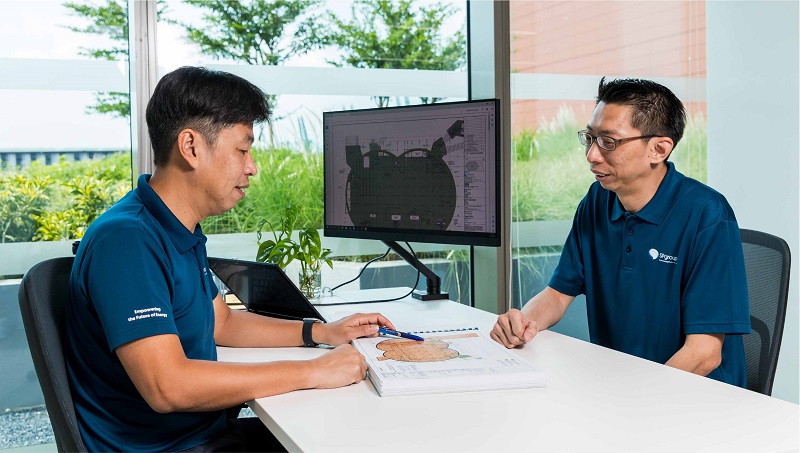 Photo of Ryan Wong, General Manager (Special Projects) and Tan Hung Khing, General Manager (Transmission and Regional Projects) at SP Group