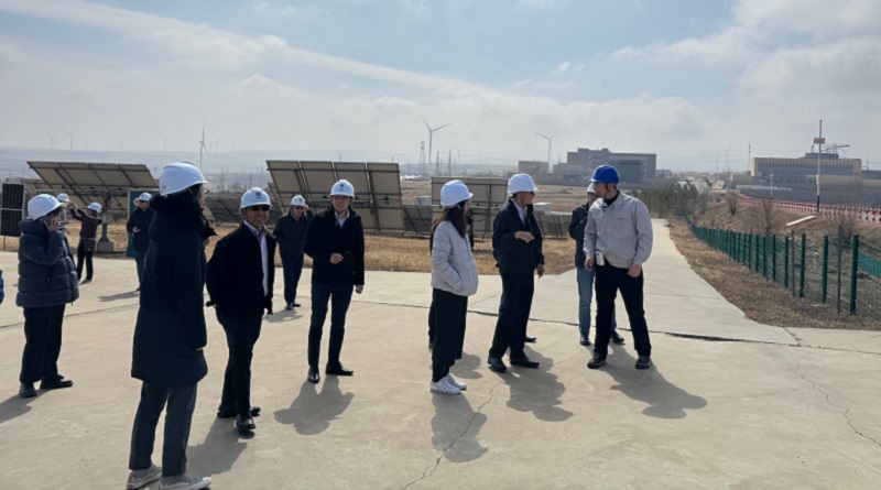 Photo of Tok Yun Kai and colleagues at a site visit in China