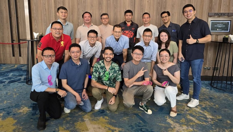 Photo of Tok Yun Kai and colleagues at EMA's Staff Appreciation Lunch event
