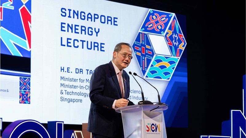 Minister-in-charge of Science and Energy & Technology, Dr Tan See Leng delivering the Singapore Energy Lecture 