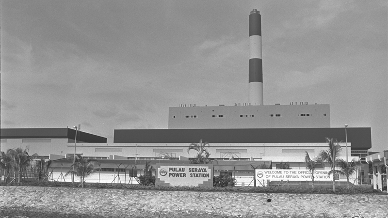 Pulau Seraya Power Station marked Singapore’s first offshore power plant (Photo credit: Ministry of Information and the Arts Collection, courtesy of National Archives of Singapore)