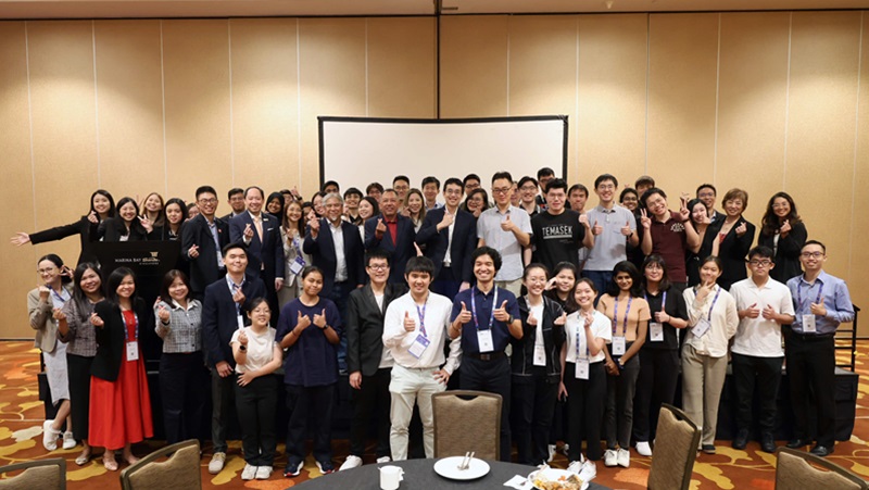 Photo taken at networking lunch for students during SIEW 2024